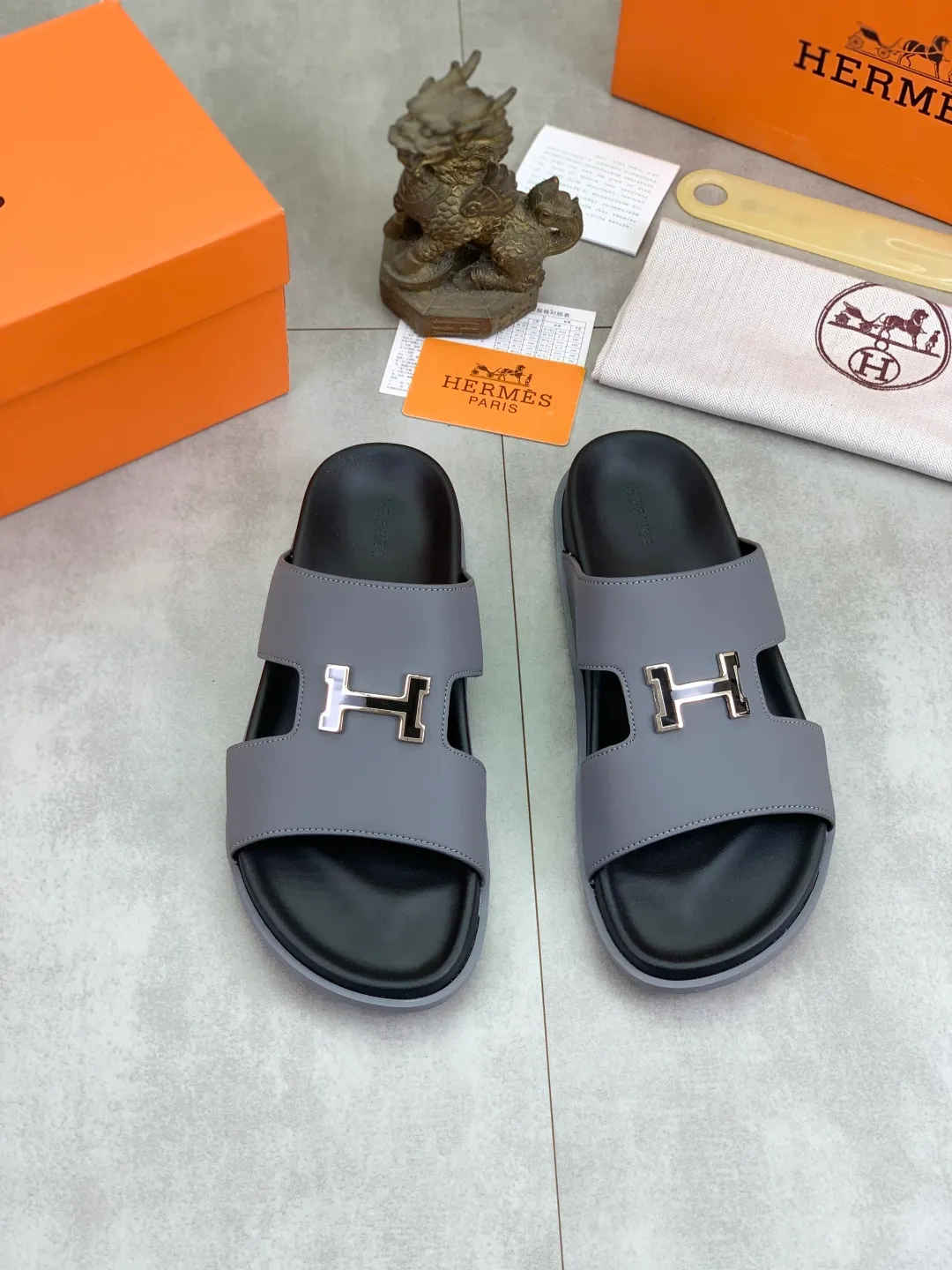 Men's shoes 💰P440 New [HERMES] high-end quality new Hermès slippers, made of imported calfskin, wear-resistant and non-slip rubber outsole. Fashionable and elegant code number: 39-44 (38 45 46 customized)